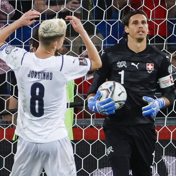 Fussball, WM-Qualifikationsspiel, Schweiz vs. Italien - 05. September 2021 Yann Sommer SUI 1 haelt den Elfmeter von Jorginho ITA 8, Fussball WM-Qualifikationsspiel, Schweiz vs. Italien, am Sonntag, de ...