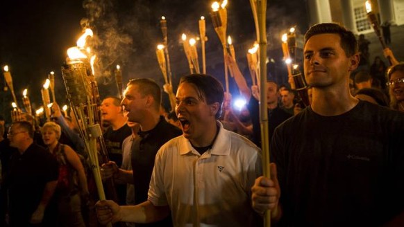 Trump: «Die Demokraten sind zu gefährlich, um sie regieren zu lassen»
Der wütende weisse Mob (Charlottesville)