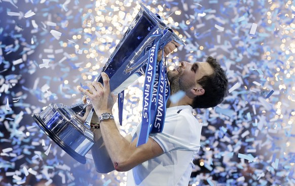 JAHRESRUECKBLICK 2017 - SPORT - Grigor Dimitrov of Bulgaria lifts the trophy after beating David Goffin of Belgium in their ATP World Tour Finals singles final tennis match at the O2 Arena in London,  ...