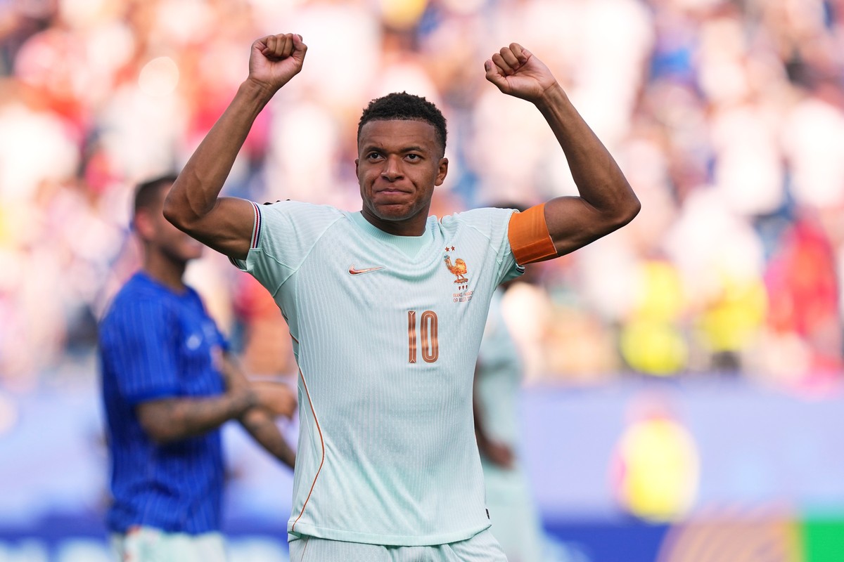France's Kylian Mbappe celebrates after France defeated Morocco during the World Cup quarterfinal soccer match between France and Morocco in Foxborough, Mass., near Boston, Thursday, July 9, 2026 ...
