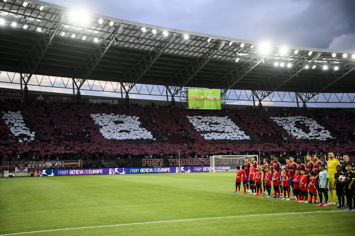 Servette's soccer players react during the UEFA Champions League Second qualifying round first leg soccer match between Switzerland's Servette FC and Belgium's KRC Genk, at the Stade de ...