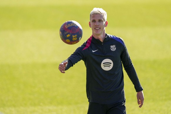 epa11797303 FC Barcelona player Dani Olmo participates in an open door training session of the team in Barcelona, Spain, 29 December 2024. EPA/Enric Fontcuberta