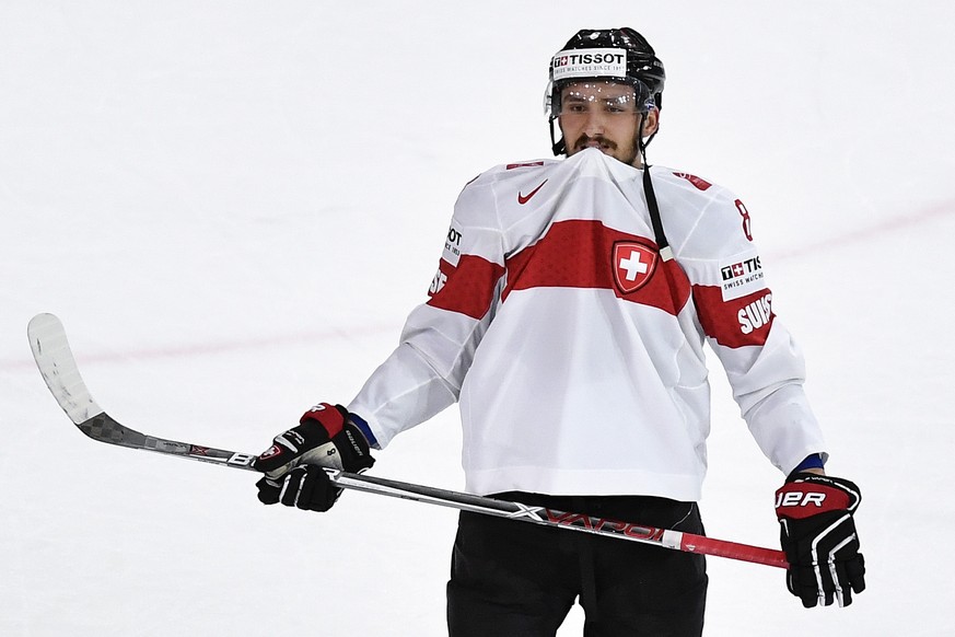 ARCHIVBILD - VINCENT PRAPLAN VERLAENGERT SEINEN VERTRAG MIT EHC KLOTEN UM EIN JAHR BIS ENDE SAISON 2018/19 - Switzerland&#039;s Vincent Praplan reacts after their Ice Hockey World Championship quarter ...