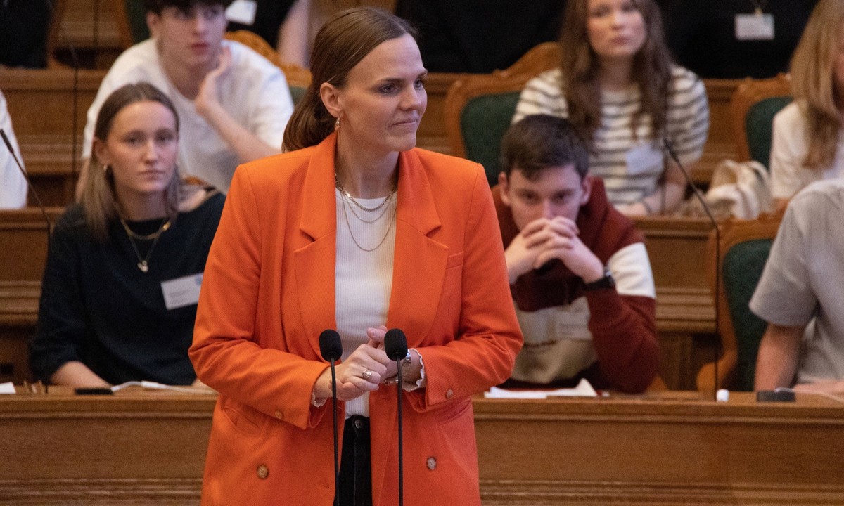 Die dänische Digitalisierungsministerin Caroline Stage Olsen bei einem Auftritt im Jugendparlament in Kopenhagen im Januar 2025.