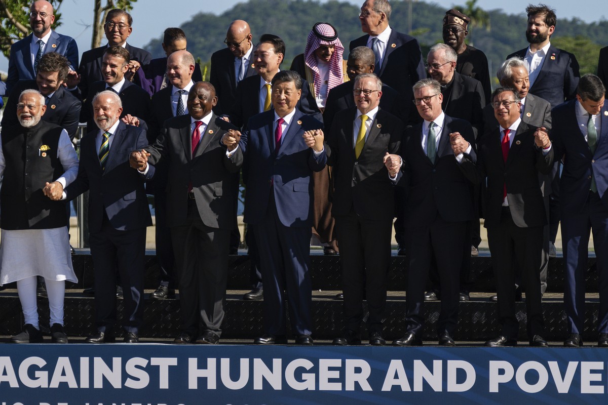 G20 leaders pose for a group photo at the G20 Summit in Rio de Janeiro, Monday, Nov. 18, 2024. (Eric Lee/The New York Times via AP, Pool)