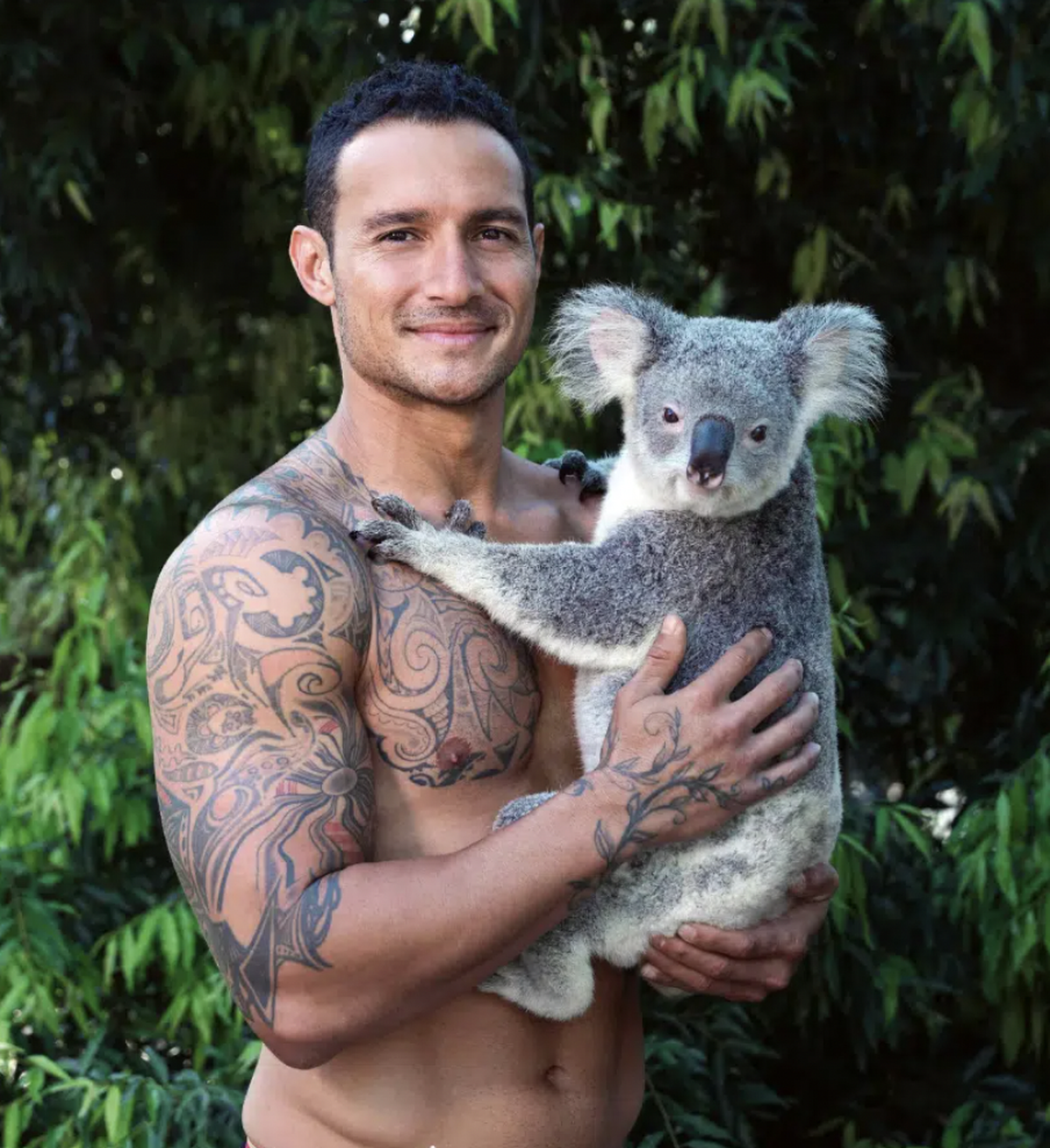 Brian (prénom d'emprunt) pompier australien avec un koala