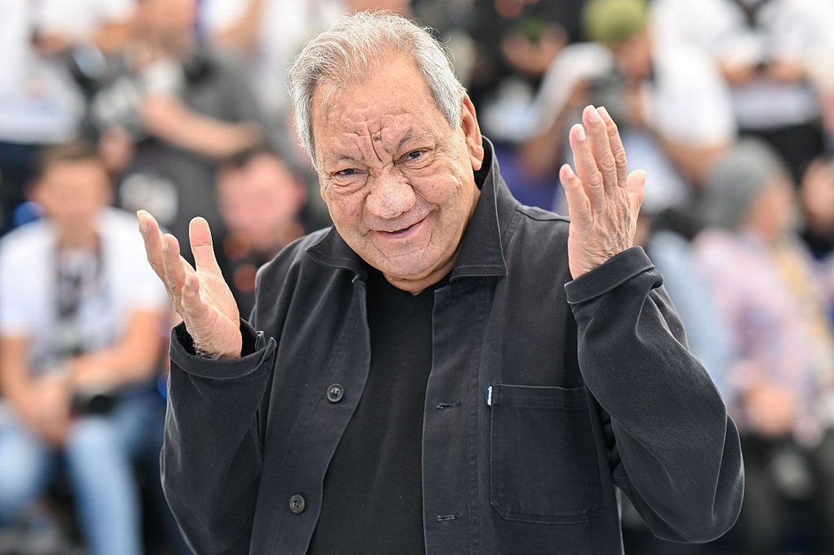 Figure du cinéma et défenseur passionné de la culture gitane, Tony Gatlif est décédé mercredi à Arles alors qu'il préparait un nouveau film. Ici, en mai 2025, à Cannes.