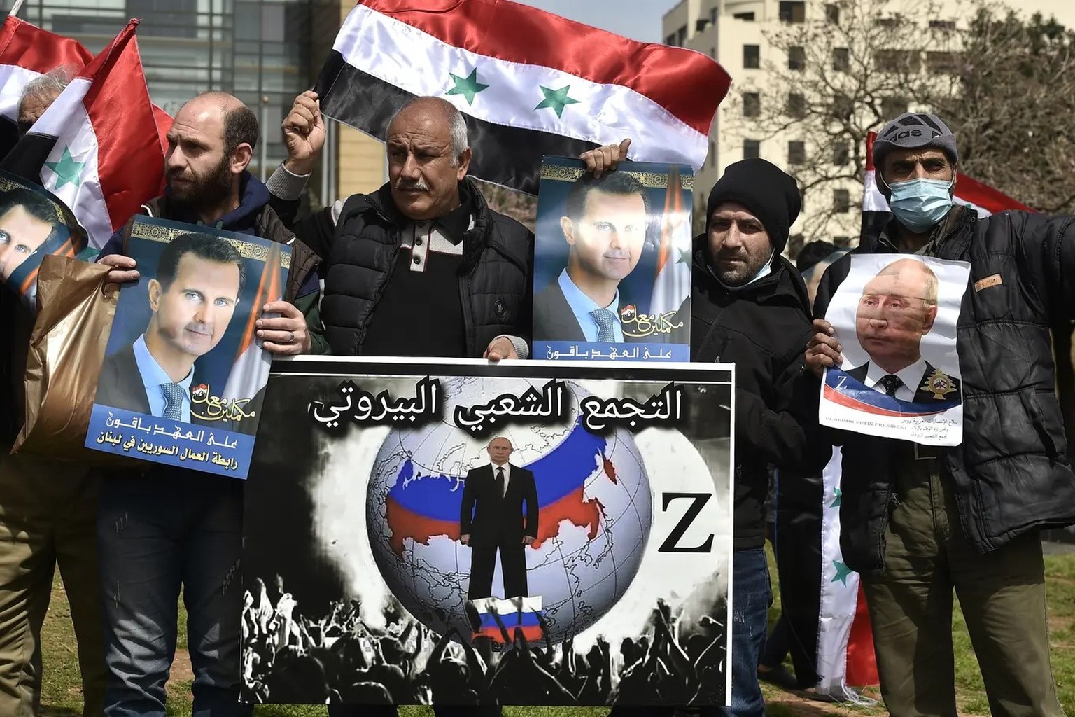 Syrische Arbeiter im Libanon feiern Putin und Assad.