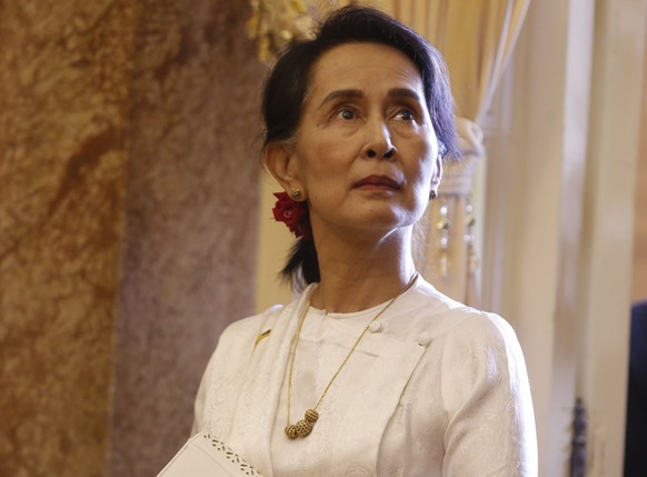 Myanmar&#039;s leader Aung San Suu Kyi waits for a meeting with Vietnam&#039;s President Tran Dai Quang (not pictured) at the Presidential Palace during the World Economic Forum on ASEAN in Hanoi, Vie ...