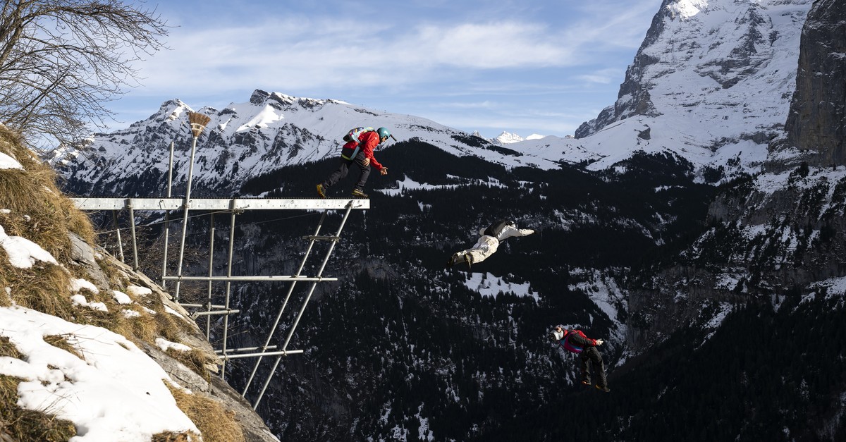 Basejumper-st-rzt-in-Stechelberg-BE-ab-und-stirbt