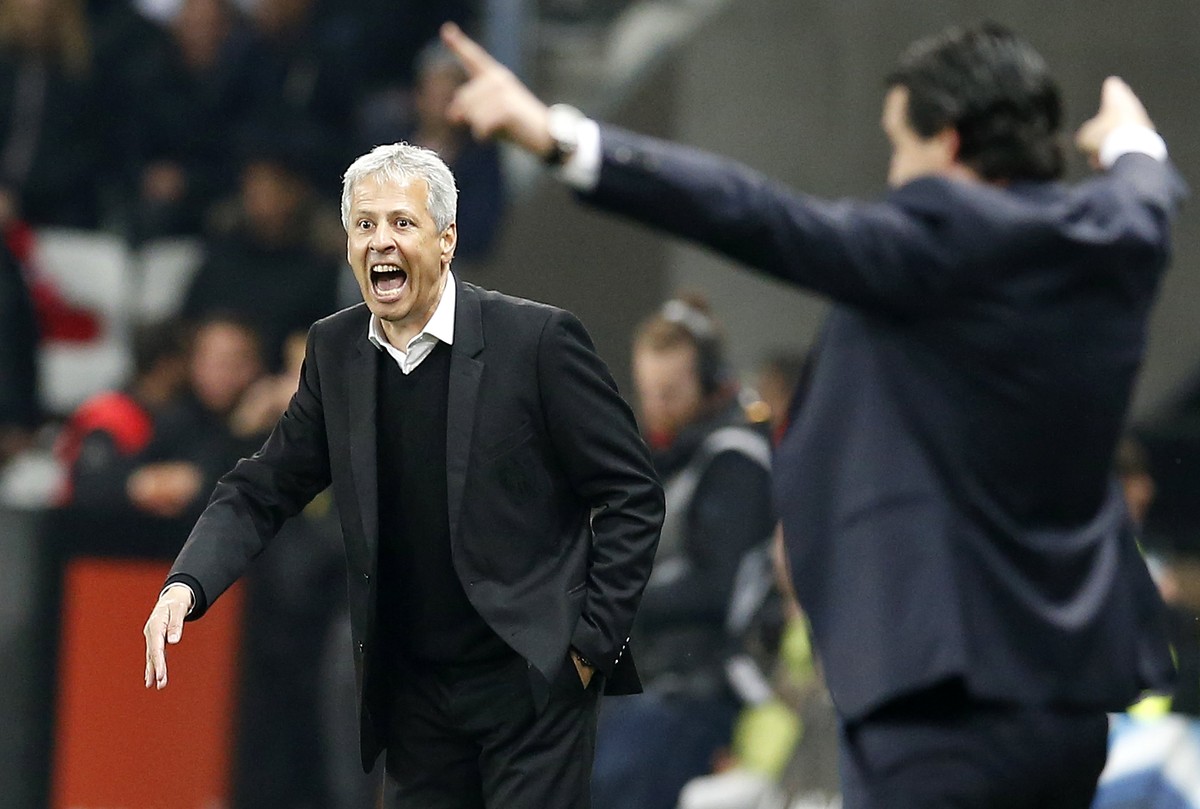 epa05937951 OGC Nice's Swiss head coach Lucien Favre (L) reacts with Paris Saint Germain's Spanish head coach Unai Emery (R) during the French Ligue 1 soccer match, OGC Nice vs Paris Saint G ...