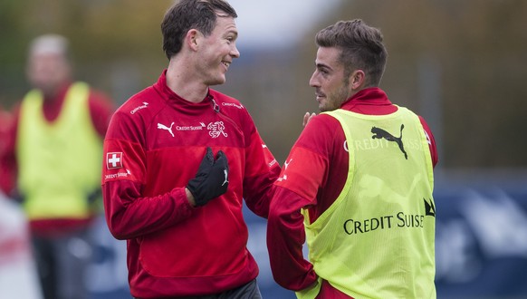 Stephan Lichtsteiner und Neuling Marco Schönbächler im Training.