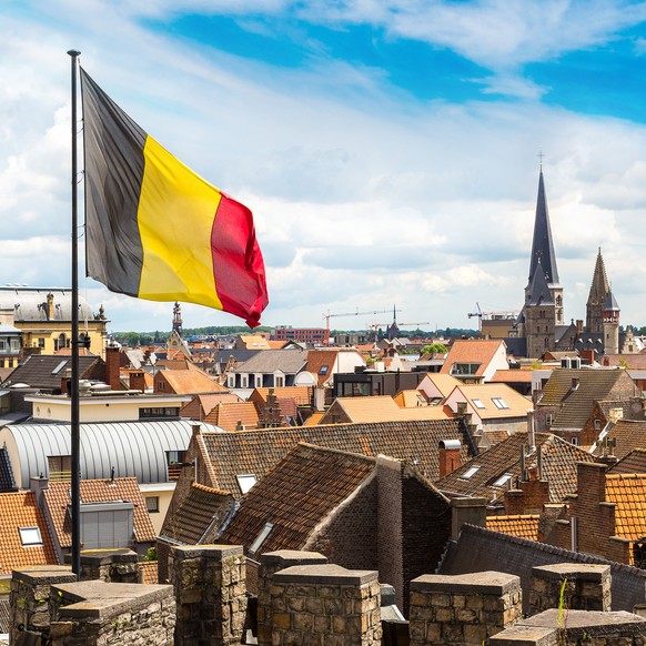 gravensteen ghent belgien flagge