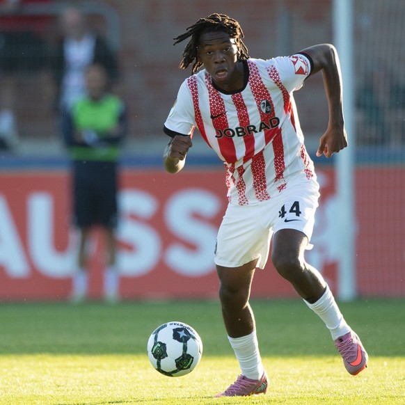Johan MANZAMBI FR Aktion, Einzelaktion, Fussball, DFB Pokal, 1.Hauptrunde, Sportfreunde Lotte - SC Freiburg FR 0-2 am 16.08.2025 im Stadion am Lotter Kreuz in Lotte / Deutschland. Â *** Johan MANZAMBI ...