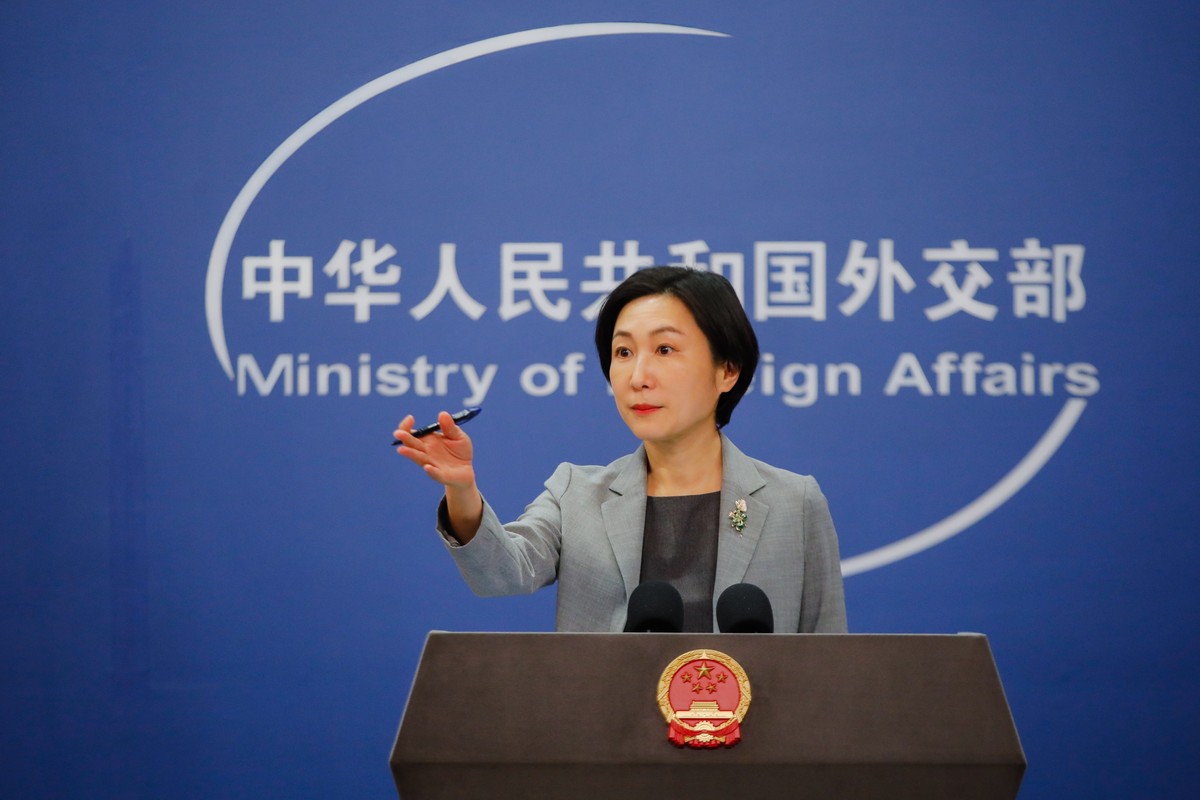 epa10561229 China's Foreign Ministry spokesperson Mao Ning gestures during a press conference at the Ministry of Foreign Affairs in Beijing, China, 06 April 2023. China has launched military dril ...