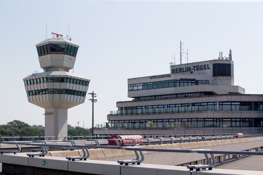 epa06171428 The tower (L) and the main building (R) pictured from the visitor&#039;s terrace of Berlin-Tegel Otto Lilienthal airport in Berlin, Germany, 30 August 2017. EPA/ALEXANDER BECHER