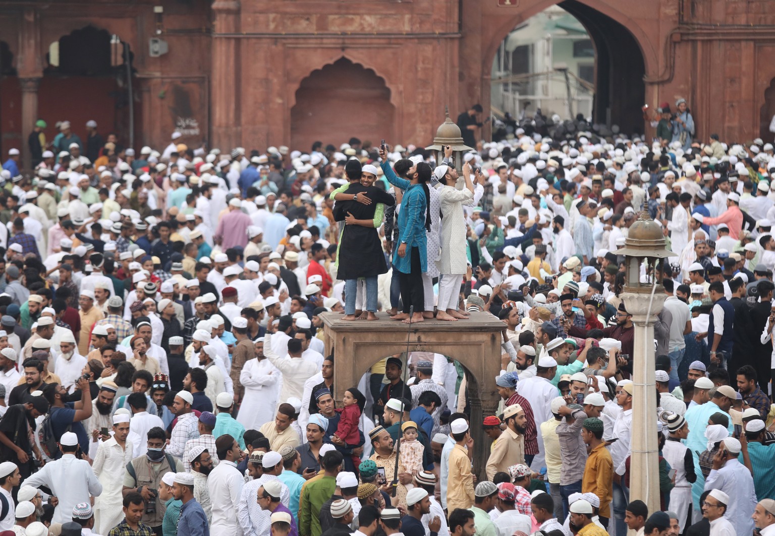 epa09924046 Muslim faithfuls attend Eid al-Fitr prayers at the Jama Masjid Mosque in Delhi, India, 03 May 2022. Muslims around the world celebrate Eid al-Fitr, the three days festival marking the end  ...