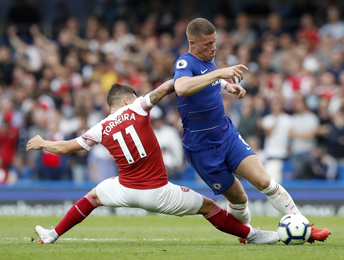 Chelsea's Ross Barkley, right, duels for the ball with Arsenal's Lucas Torreira during the English Premier League soccer match between Chelsea and Arsenal at Stamford bridge stadium in Londo ...