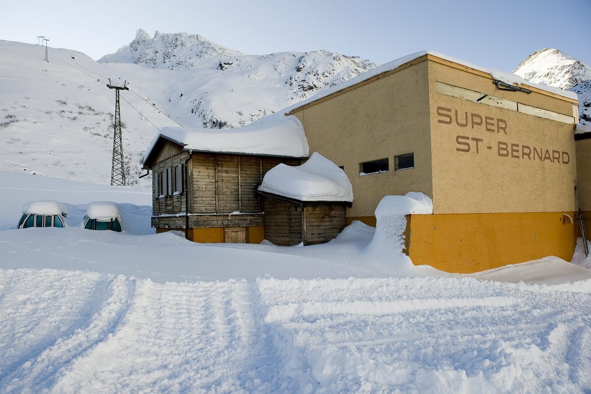 Bourg-St.-Pierre besteht aus einem Skilift und einem Grenzübergang. Einwohner gibt es fast keine. Resultat: Hohe Kriminalitätsraten.