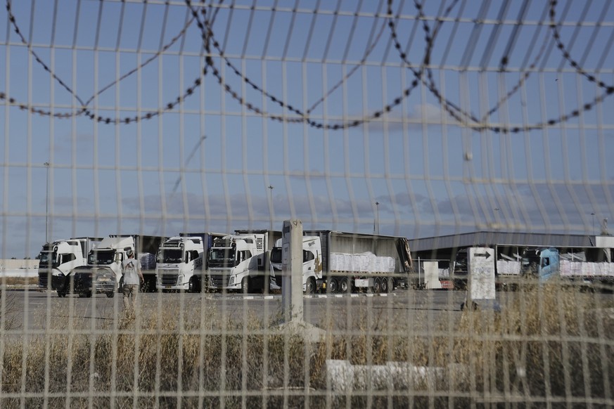Trucks load with humanitarian aid for the Gaza Strip are seen at the Kerem Shalom Crossing in southern Israel, Tuesday May 20, 2025. (AP Photo/Maya Alleruzzo)
Israel Palestinians