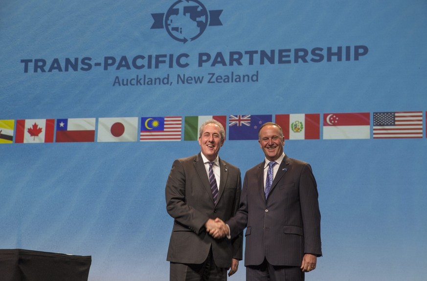 Nach der Unterzeichnung der Fotografentermin: lldefonso Guajardo, Mexikanischer Wirtschaftsminister mit John Kley, Premierminister Neuseelands.