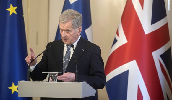 epa09940879 Sauli Niinisto President of Finland speaks during a joint press conference with British Prime Minister Boris Johnson at the Presidential Palace in Helsinki, Finland, 11 May 2022. EPA/MAURI ...