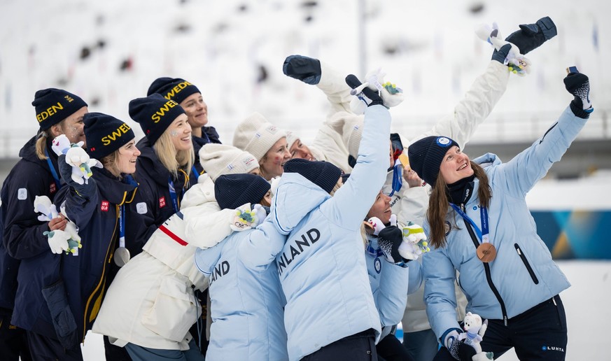 260214 Linn Svahn, Ebba Andersson, Frida Karlsson and Jonna Sundling of Sweden, Kristin Austgulen Fosnaes, Astrid oyre Slind, Karoline Simpson-Larsen and Heidi Weng of Norway, Johanna Matintalo, Kertt ...