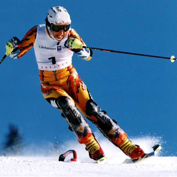 ARCHIV – ZU DEN ERFOLGREICHSTEN MEDAILLENGEWINNERN AN OLYMPISCHEN WINTERSPIELEN STELLEN WIR IHNEN FOLGENDES BILDMATERIAL ZUR VERFUEGUNG - Vreni Schneider gewann am 26. Februar 1994 in Hafjell in 1:56, ...