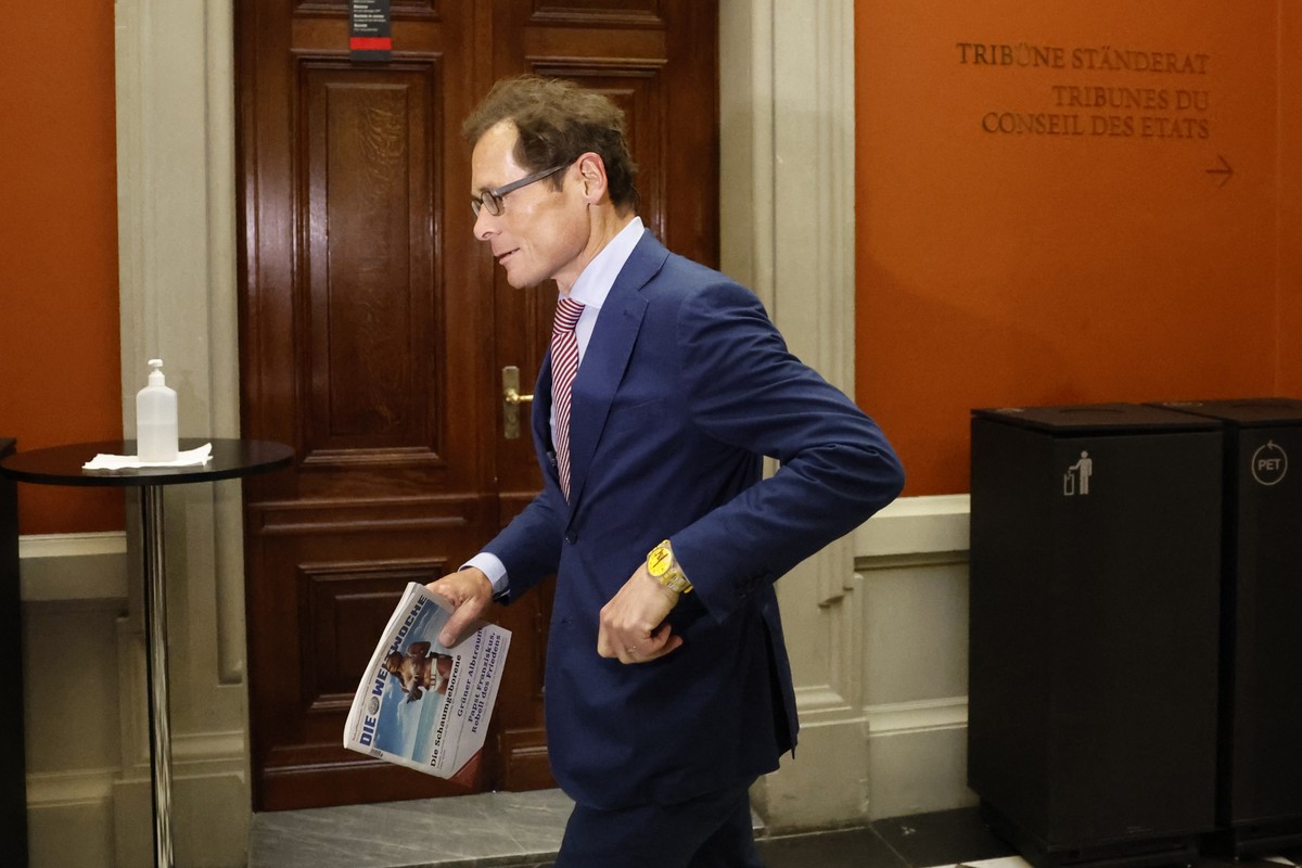 Roger Koeppel, SVP-ZH, kommt zur Anhoerung bei der Immunitaetskommission, am Mittwoch, 11. Mai 2022 im Bundeshaus in Bern. (KEYSTONE/Peter Klaunzer)