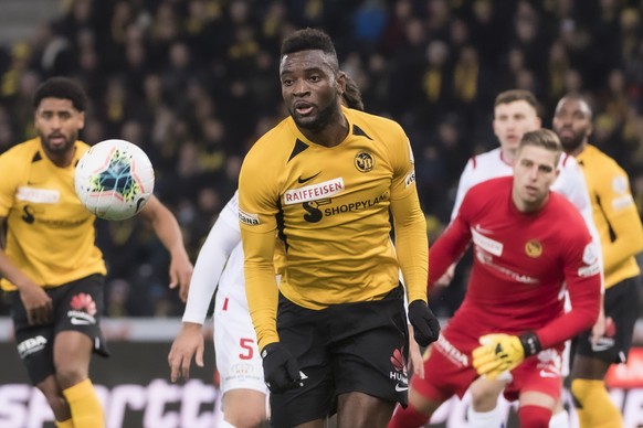 Torschuetze YBs Jean-Pierre Nsame fixiert den Ball im Fussball Meisterschaftsspiel der Super League zwischen dem BSC Young Boys und dem FC Sion im Stade de Suisse in Bern, am Samstag, 8. Februar 2020. ...