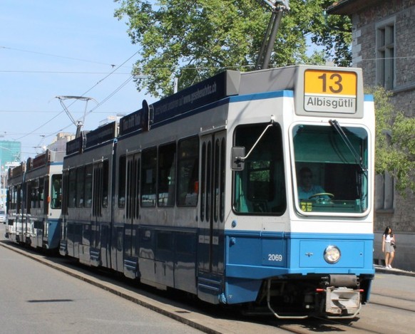 Tram Nr. 13 in Zürich
https://commons.wikimedia.org/wiki/File:Zuerich-vbz-tram-13-swpsigbbc-893680.jpg