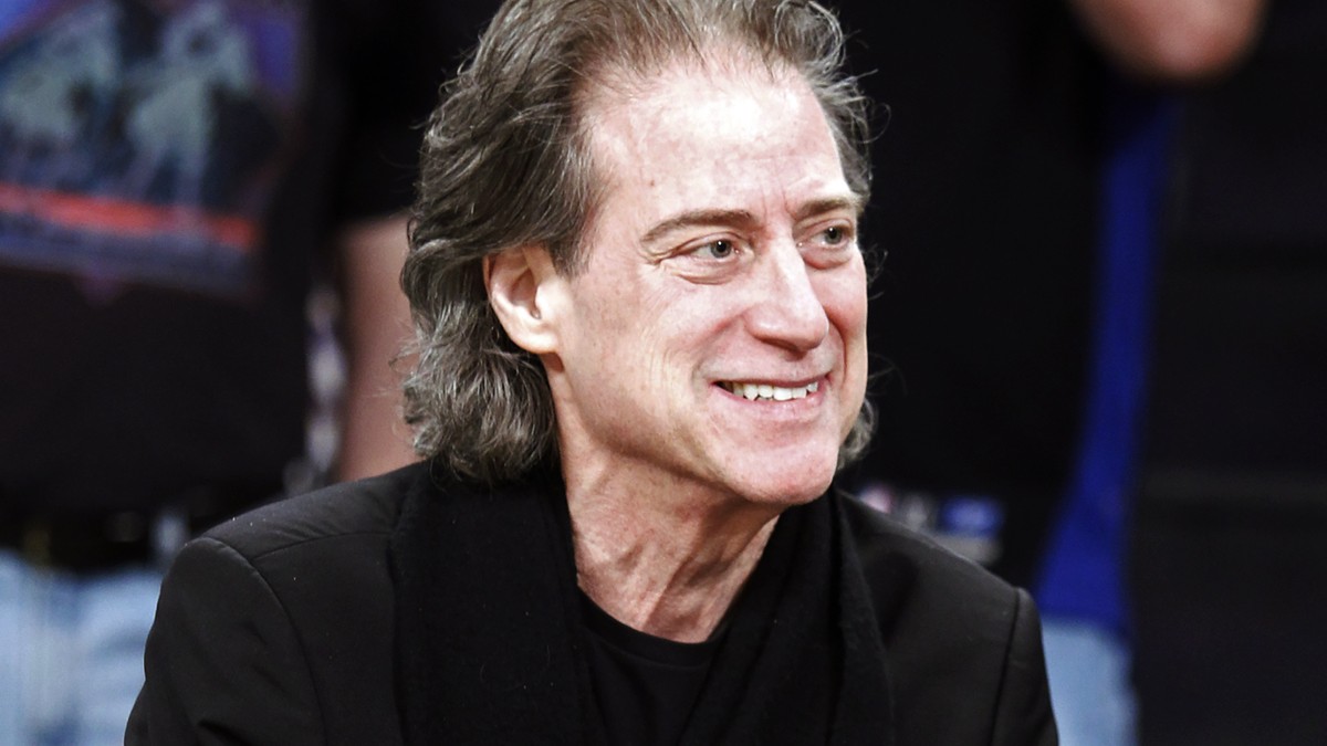Mourning for American comedian Richard Lewis Aerial aid deliveries an option ++ Israeli flag set on fire in Basel synagogue