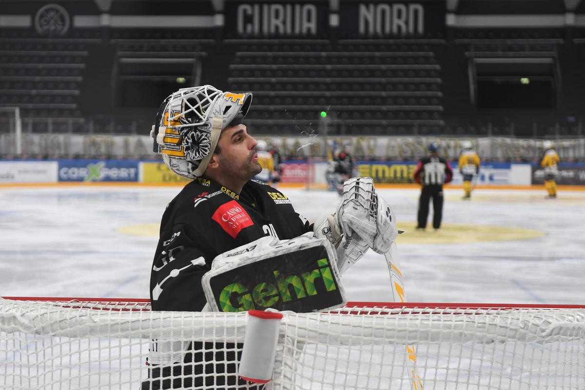 Lugano?'s goalkeeper Niklas Schlegel during the match of National League A (NLA) Swiss Championship between HC Lugano and HC Davos at the ice stadium Corner Arena in Lugano, on Sunday, 10 January ...