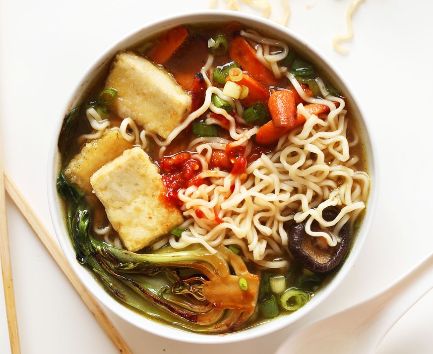 ramen suppe nudelsuppe asiatisch vegan vegetarisch tofu essen food http://minimalistbaker.com/easy-vegan-ramen/