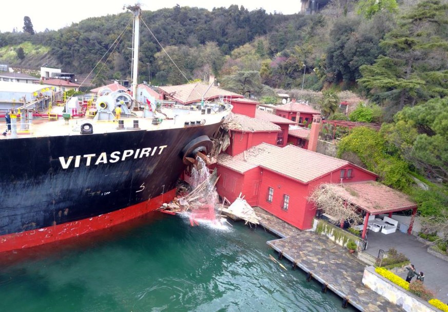 A tanker has crashed into a historic mansion on Bosporus strait, severely damaging the building, in Istanbul, Saturday, April 7, 2018 Turkey&#039;s official Anadolu news agency said the Maltese flagge ...