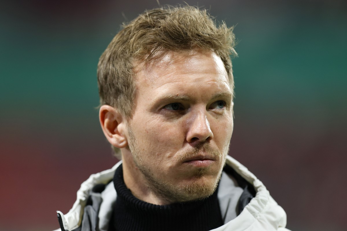 epa10443161 Munich's head coach Julian Nagelsmann before the DFB Cup round of 16 soccer match between between 1. FSV Mainz 05 and Bayern Munich in Mainz, Germany, 01 February 2023. EPA/RONALD WIT ...