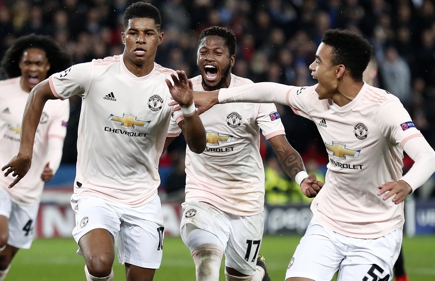 epa07418265 Manchester's Marcus Rashford (L), Fred (C) and Mason Greenwood (R) celebrate the 3-1 lead during the UEFA Champions League round of 16 second leg soccer match between PSG and Manchester Un ...