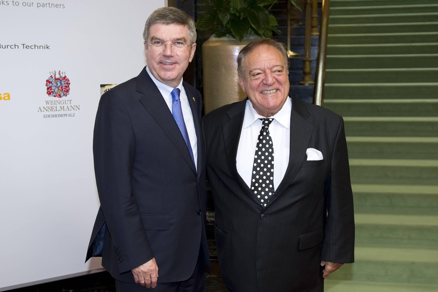 Dr. Thomas BACH DOSB-Präsident und Dr. Tamas AJAN Präsident intern. Gewichtheber Föderation, halbe Figur, Halbfigur, Deutscher Olympischer SportBund feiert 30 Jahre Olympischer Kongress am 28.09.2011  ...