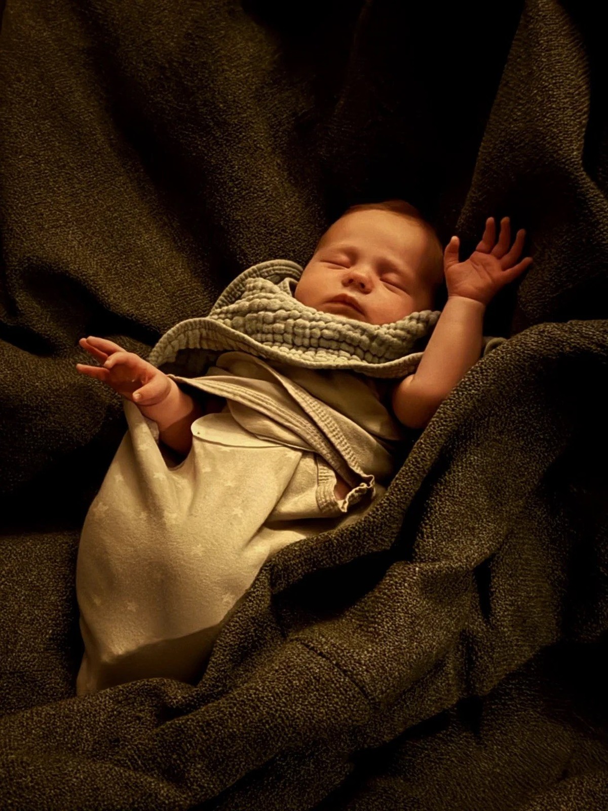 AccidentalRenaissance
Guarding from the dreamworld, against the clamor of the radiator

https://www.reddit.com/media?url=https%3A%2F%2Fpreview.redd.it%2Fguarding-from-the-dreamworld-against-the-clamor ...