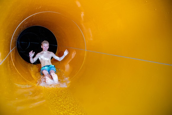 Hallenbad mit Rutschbahnen Grindelwald Rauszeit Rutschen Schweiz