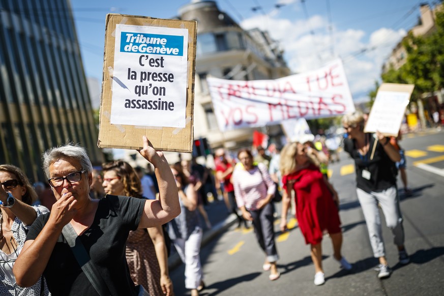 Des journalistes du groupe Tamedia Publications Romandes (Le Matin, 24heures, Tribune de Geneve et 20minutes) manifestent pendant une greve ce mercredi 4 juillet 2018 a Lausanne. Les journalistes de T ...