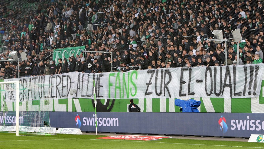 Die Fans des FC St. Gallen feiern sich selber und gratulieren sich zur Europa League-Qualifikation, beim Fussball Super League Spiel zwischen dem FC St. Gallen und FC Lausanne-Sport, am Samstag, 19. M ...