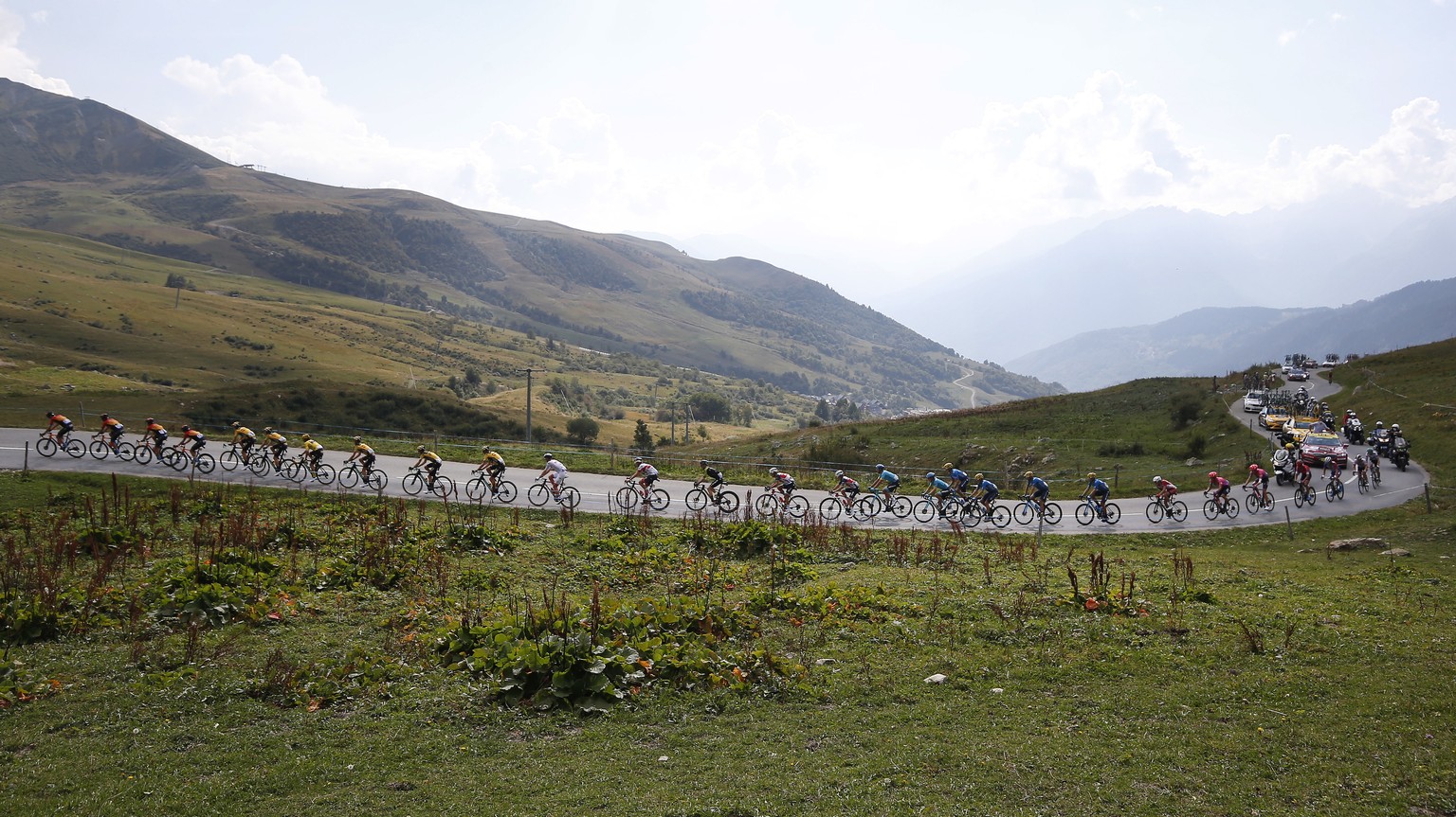 epa08673026 The peloton is on his way during the 17th stage of the 107th edition of the Tour de France cycling race over 170 km from Grenoble to Meribel Col de la Loze, France, 16 September 2020. EPA/ ...