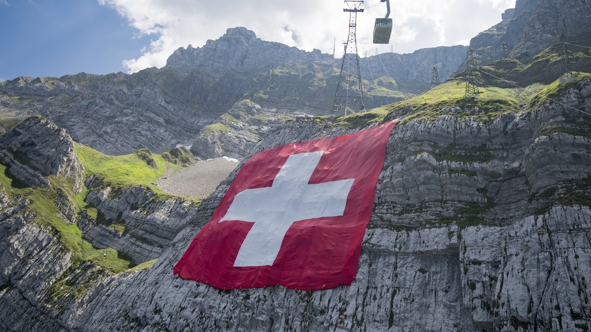 Fahne-h-ngt-am-1-August-wegen-schlechtem-Wetter-nicht-am-S-ntis