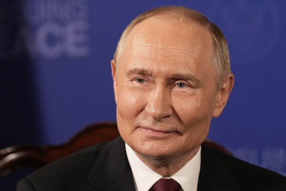 Russia&#039;s President Vladimir Putin watches as he meets with President Donald Trump Friday, Aug. 15, 2025, at Joint Base Elmendorf-Richardson, Alaska. (AP Photo/Julia Demaree Nikhinson)
Trump Putin