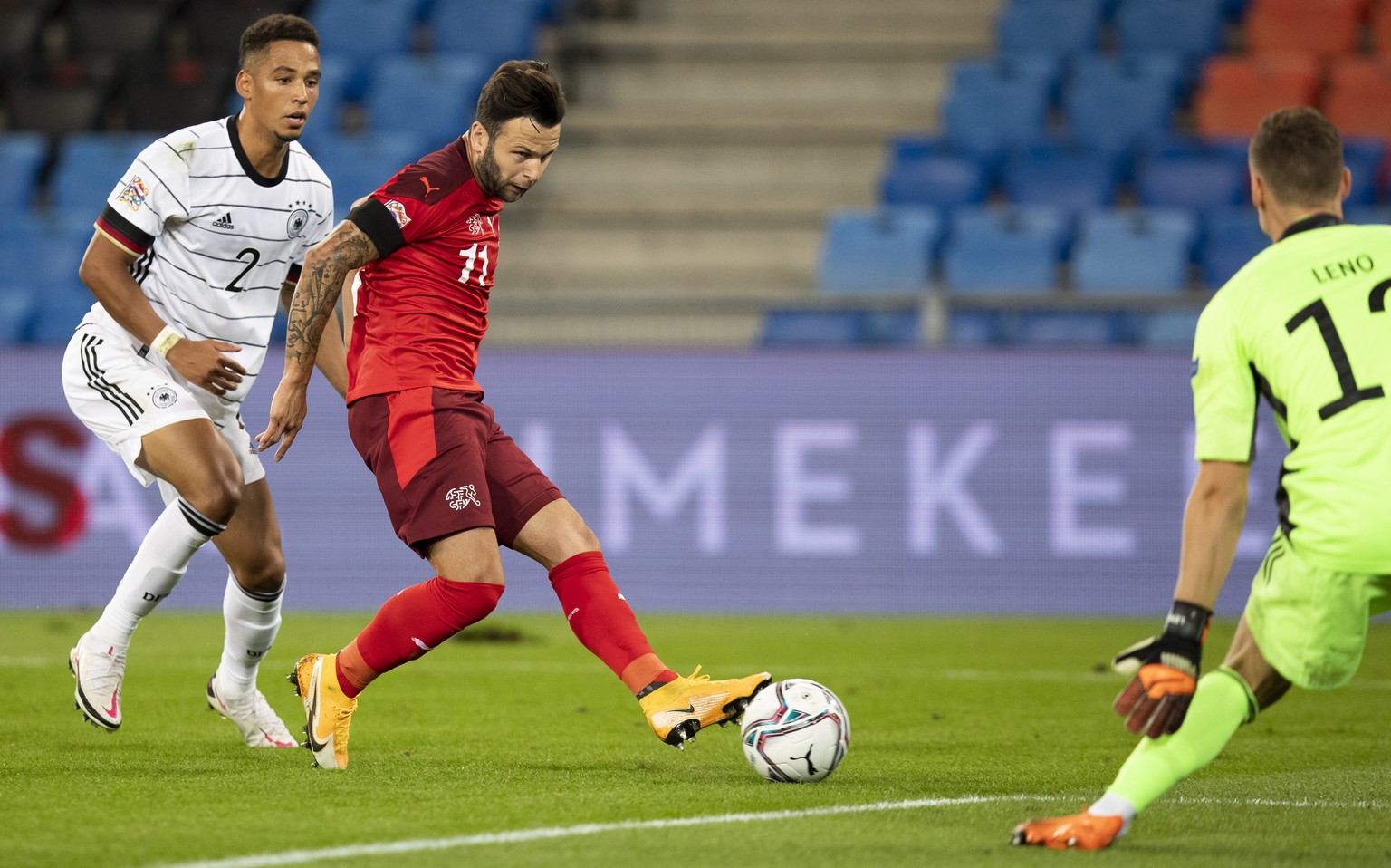 epa08651468 Switzerland&#039;s Renato Steffen, center, misses a chance against Germany&#039;s Bernd Leno, right, and Germany&#039;s Thilo Kehrer, left, during the UEFA Nations League group 4 soccer ma ...