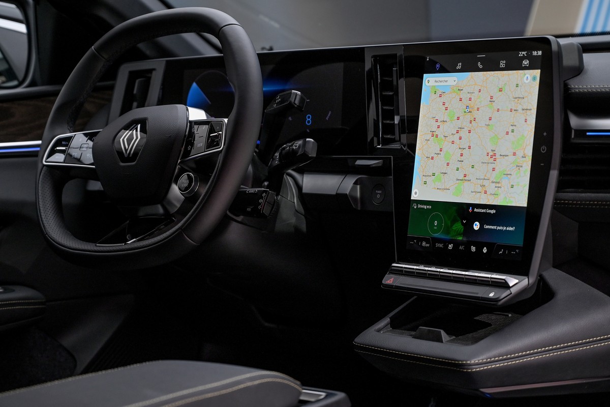 epa09451962 An interior view of the All New Renault Megane E-Tech 100% Electric on display at the first press preview day of the International Motor Show IAA in Munich, Germany, 06 September 2021. The ...
