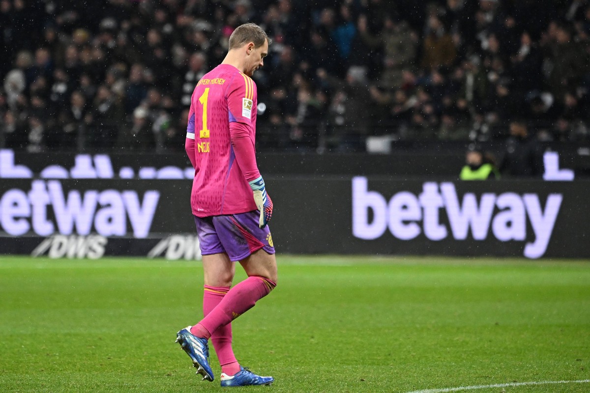 09.12.2023, xjhx, Fussball 1.Bundesliga, Eintracht Frankfurt - FC Bayern M�nchen emspor, v.l. Manuel Neuer of Bayern M�nchen Entt�uscht enttaeuscht traurig frustriert DFL/DFB REGULATIONS PROHIBIT ANY  ...