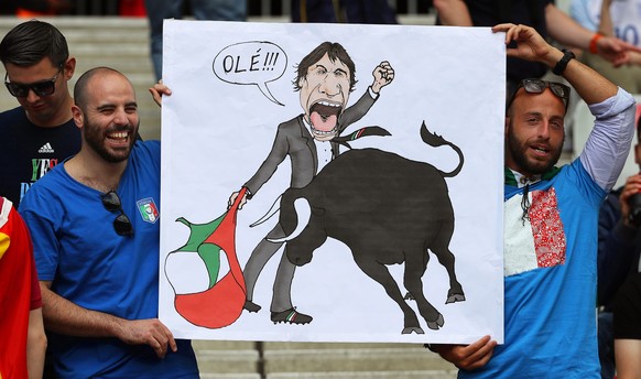 epa05394487 Italian fans pose with a placard depicting Italy&#039;s head coach Antonio Conte before the UEFA EURO 2016 round of 16 match between Italy and Spain at Stade de France in Saint-Denis, Fran ...
