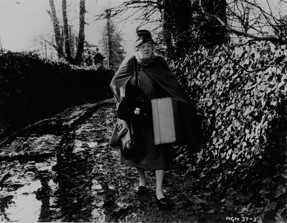 MARGARET RUTHERFORD in MURDER, SHE SAID, 1961, directed by GEORGE POLLOCK. Copyright M.G.M. Credit: M.G.M / Album